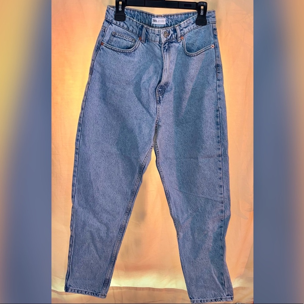 ZARA LIGHT WASH MOM JEAN